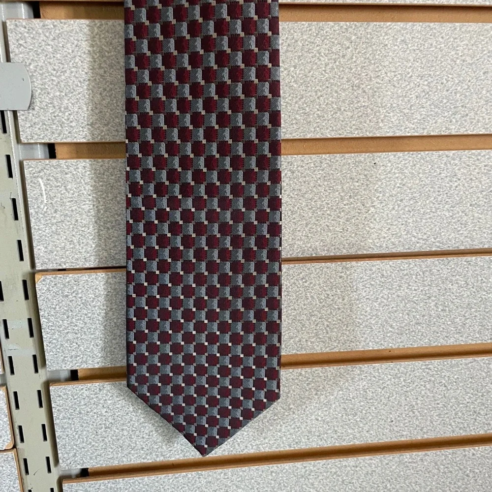 Van Heusen Burgundy Gray Geometric‎ Pattern Men's Neck Tie 100 Polyester